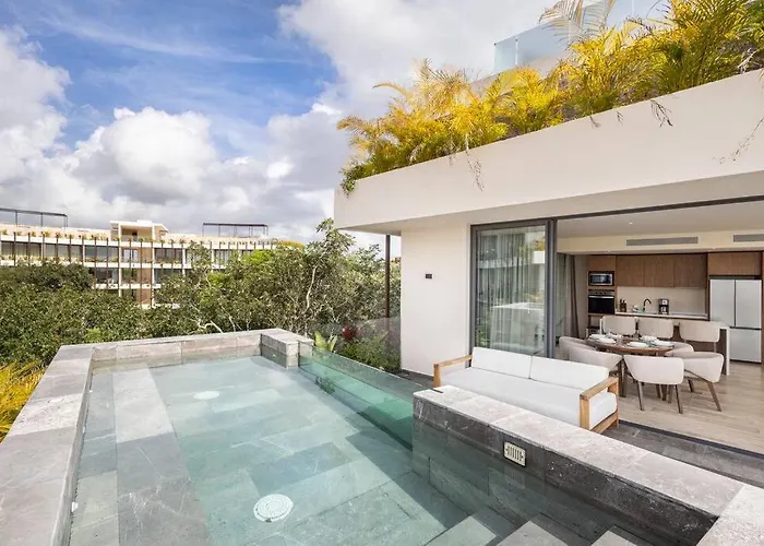 Stunning 2 Bd Mistiq Ph Rooftop Private Pool